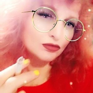 Meet your Posher, Rebecca j